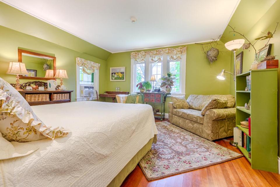 Howarth House Bed And Breakfast Fitchburg Eksteriør billede
