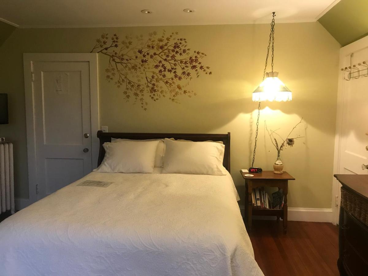 Howarth House Bed And Breakfast Fitchburg Eksteriør billede