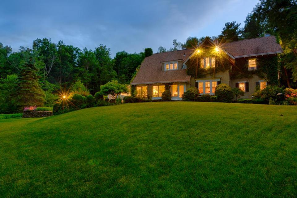 Howarth House Bed And Breakfast Fitchburg Eksteriør billede