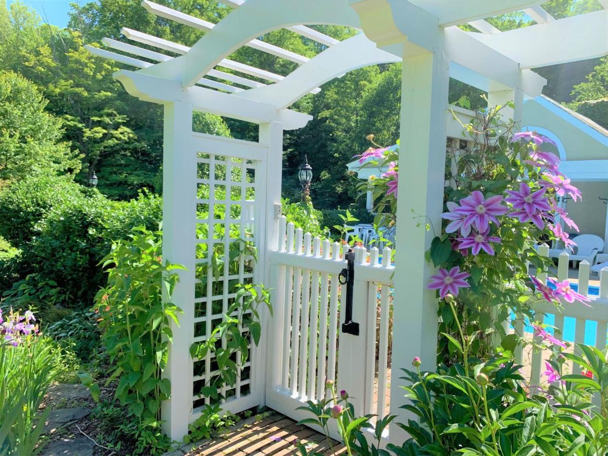 Howarth House Bed And Breakfast Fitchburg Eksteriør billede