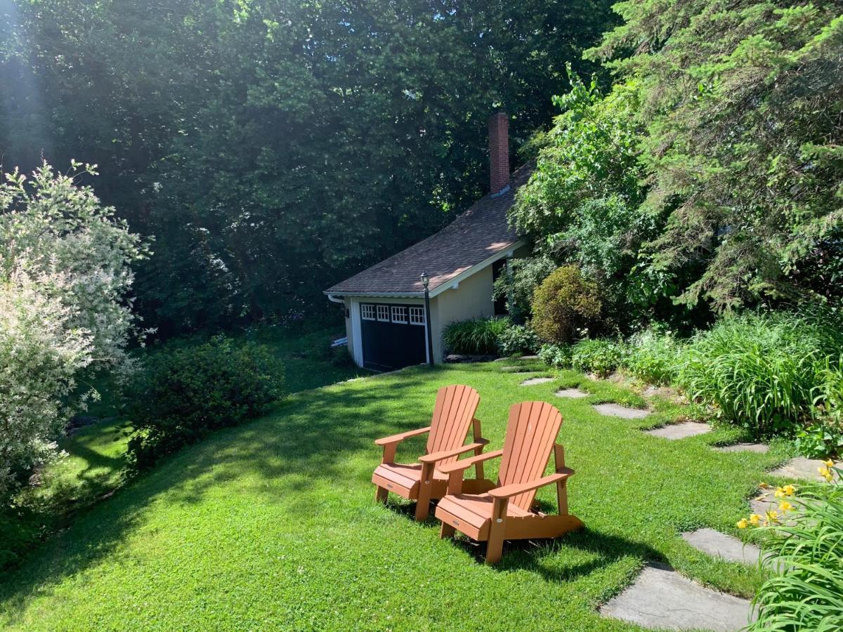 Howarth House Bed And Breakfast Fitchburg Eksteriør billede