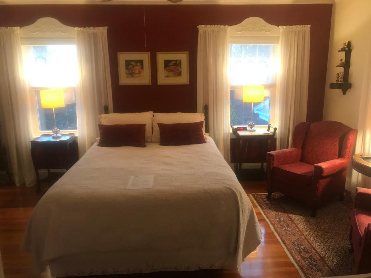 Howarth House Bed And Breakfast Fitchburg Eksteriør billede